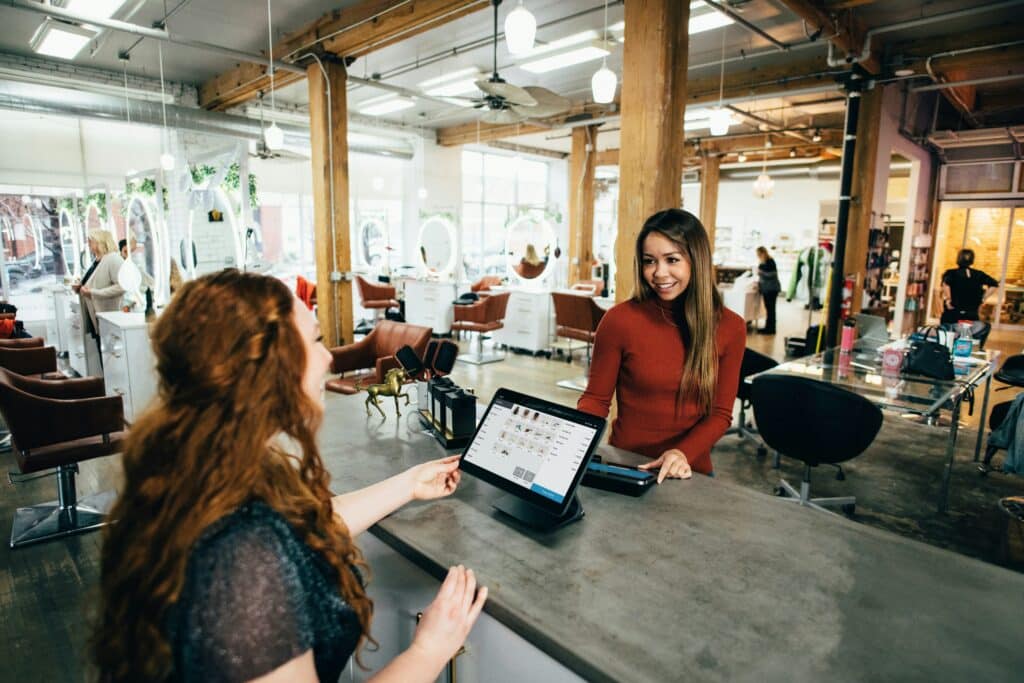 Guía completa sobre modernización de sistemas legacy: estrategias, fases y errores a evitar para migrar sin detener tu operación empresarial.