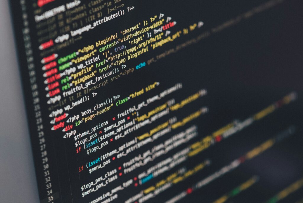 Guía completa sobre modernización de sistemas legacy: estrategias, fases y errores a evitar para migrar sin detener tu operación empresarial.