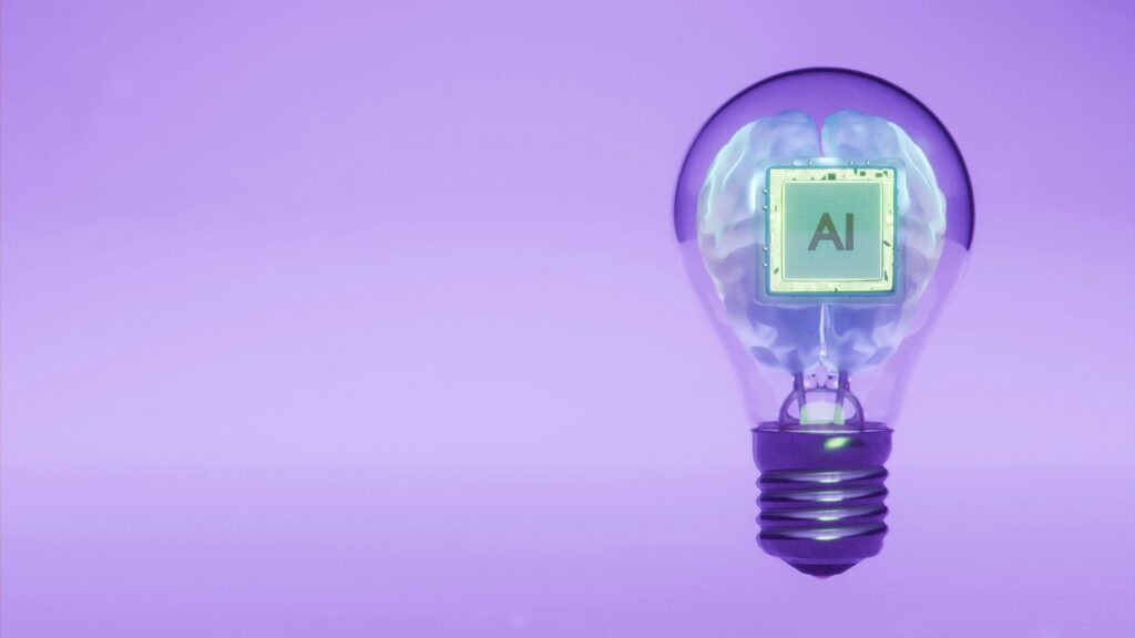 Los agentes de IA para empresas ofrecen automatización real en atención al cliente, ventas, operaciones y desarrollo de software, pero su valor solo se sostiene si la adopción se hace con una base sólida de seguridad: mínimo privilegio, trazabilidad, supervisión humana en decisiones críticas y verificación rigurosa del proveedor mediante estándares como el OWASP Top 10 y certificaciones como SOC 2 o ISO 27001.